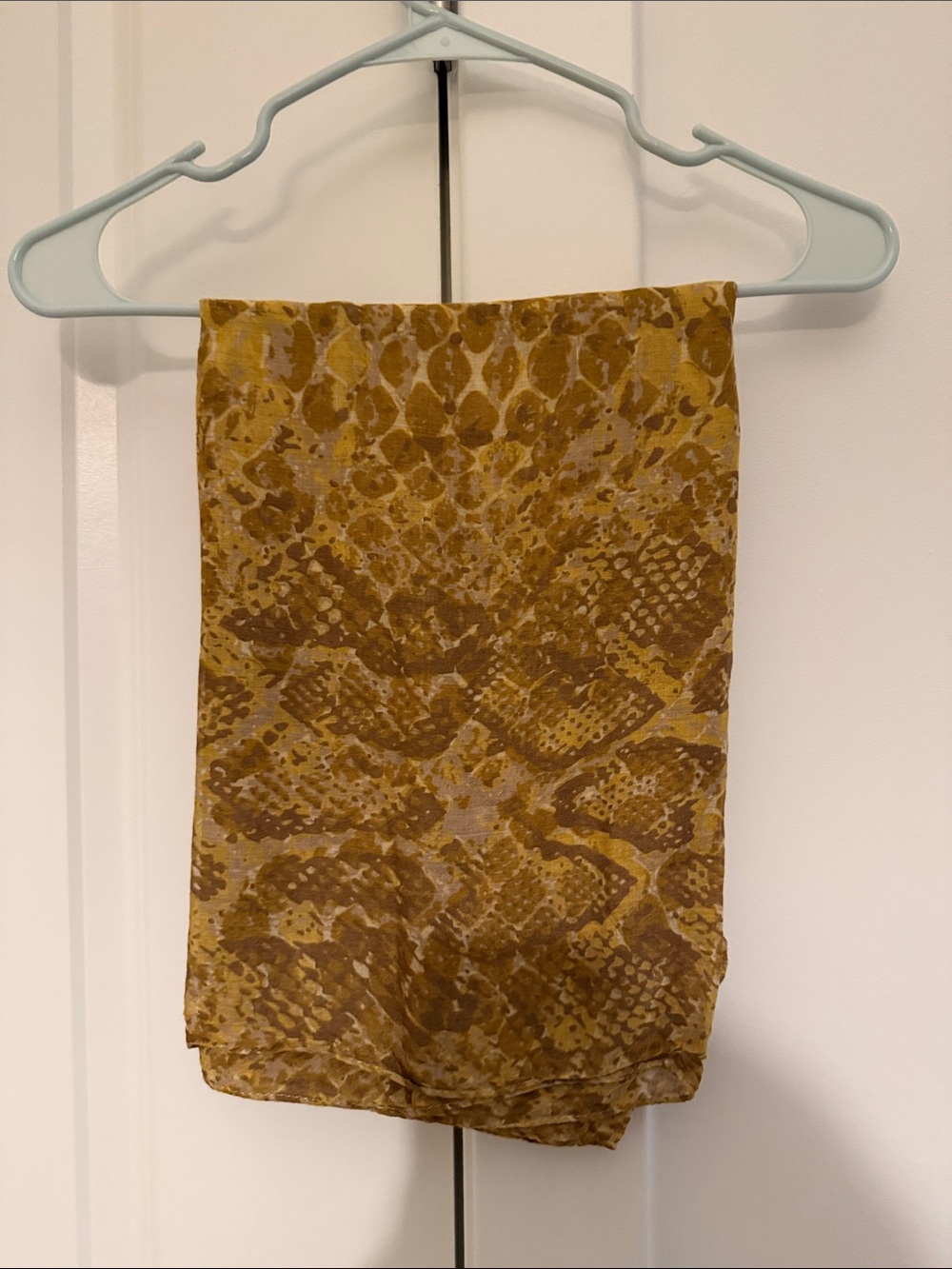 Golden Cobra Vela  standard Scarf